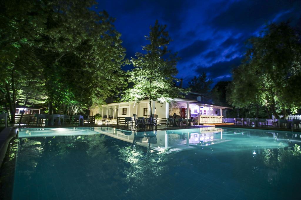 Gefyri Hotel Коница Екстериор снимка