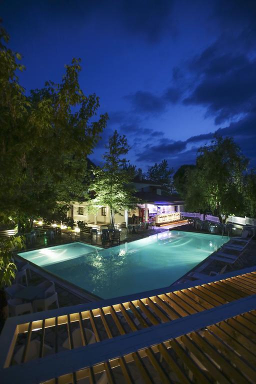 Gefyri Hotel Коница Екстериор снимка