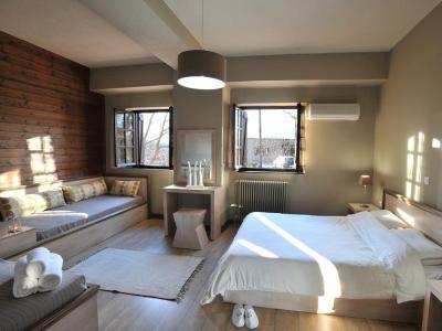 Gefyri Hotel Коница Екстериор снимка